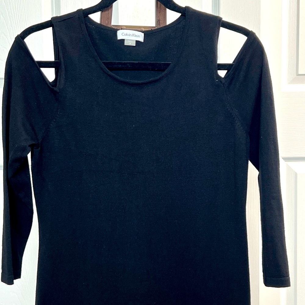 🩷‼️Price reduced‼️🩷Black Calvin Klein knit dress with cold shoulders - Picture 5 of 8